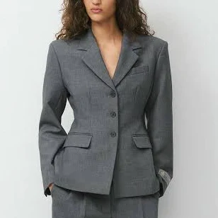 Standout Blazer in Aritzia browsing preview